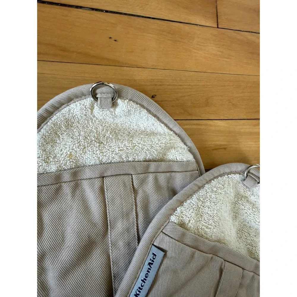 KitchenAid cream‎ oval shaped pot holders oven mitts